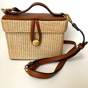 Straw shoulder bag